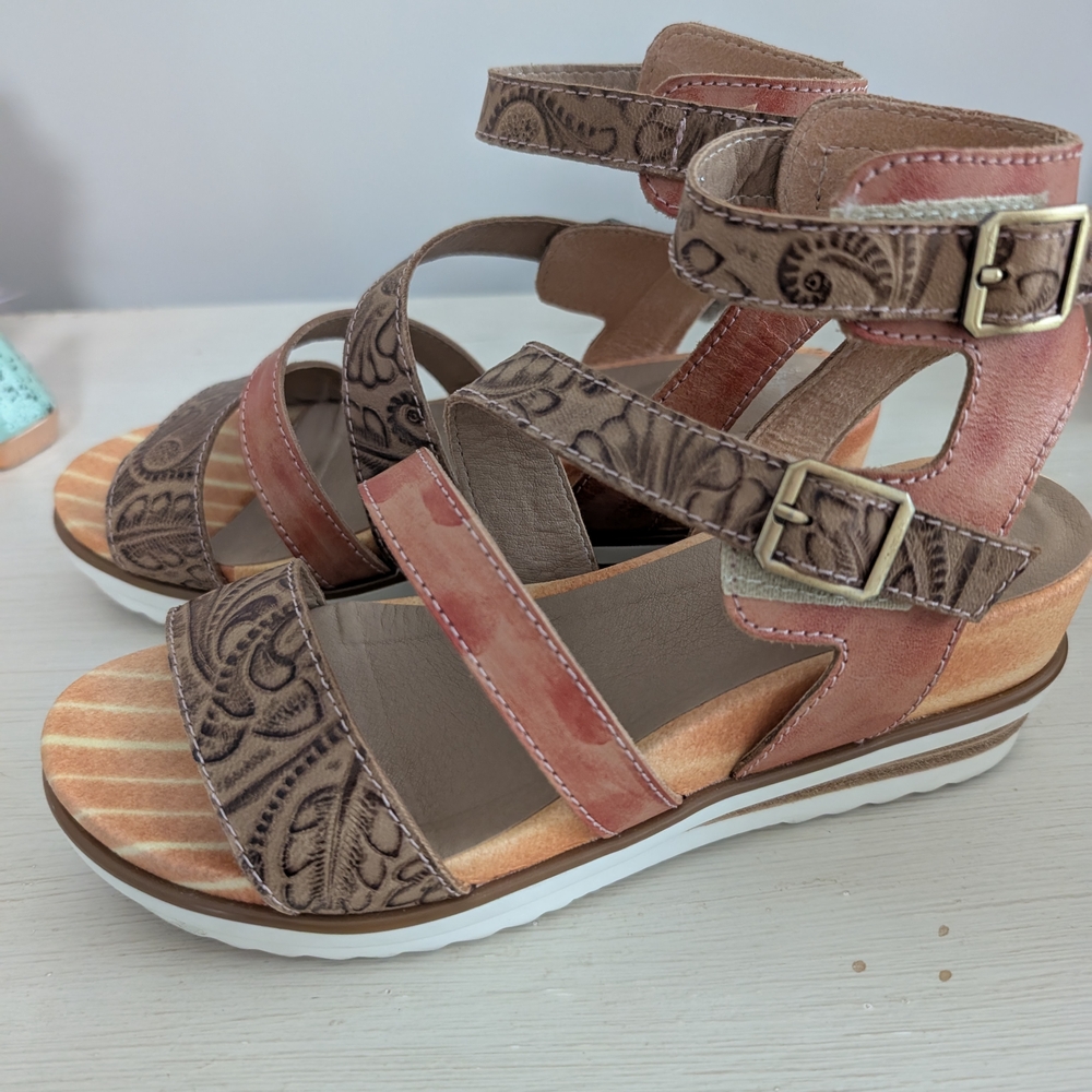 Spring Step Brown and Tan Sandals with Gladiator Design L'artiste nolana